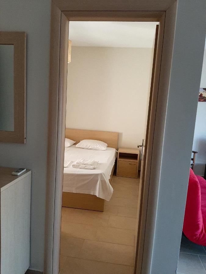 Canal Luxury Apartments Nea Poteidaia Exterior foto