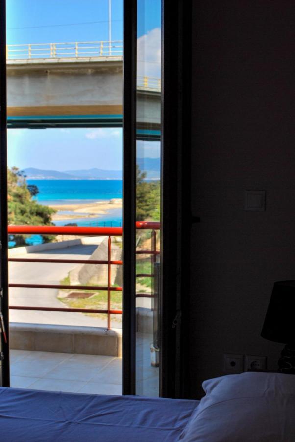 Canal Luxury Apartments Nea Poteidaia Exterior foto
